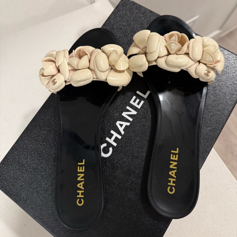 Chanel slides - Picture 8 of 10